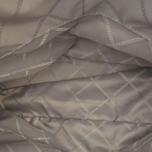 🩶 Michael Kors Light Gray Voyager Large Tote Silver Hardware - Picture 11 of 16